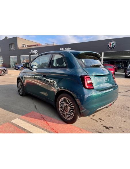 OBUF9PMQDYZT_2.jpg